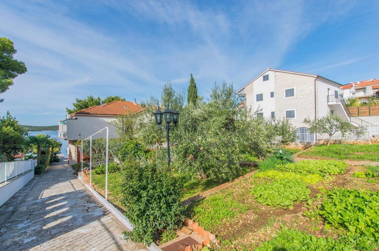 Apartment And Rooms Franka Zaboric Εξωτερικό φωτογραφία