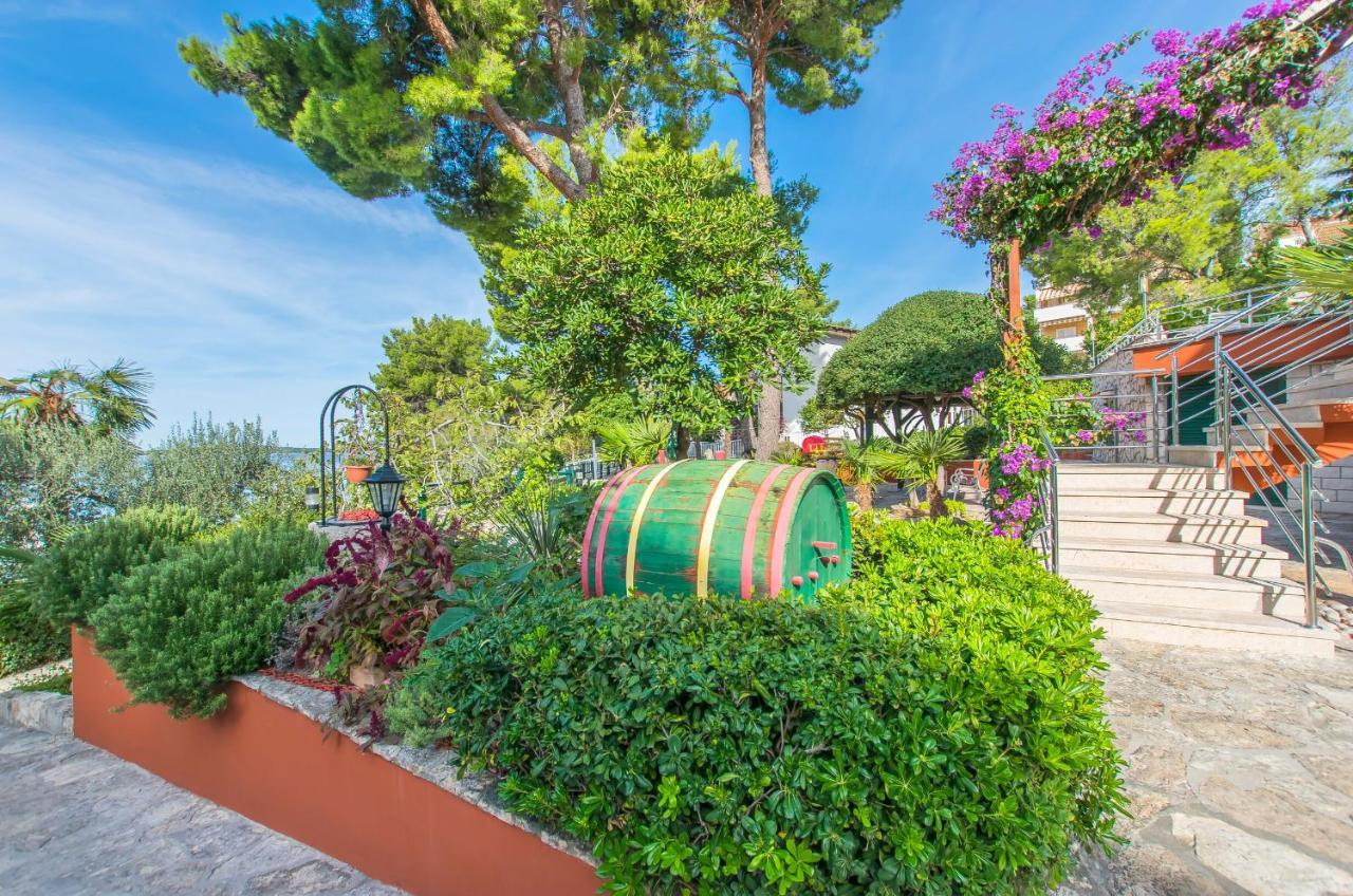 Apartment And Rooms Franka Zaboric Εξωτερικό φωτογραφία
