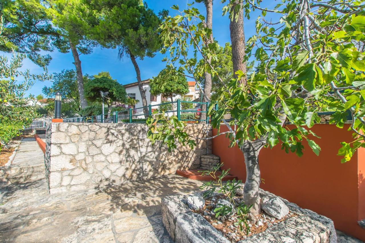 Apartment And Rooms Franka Zaboric Εξωτερικό φωτογραφία