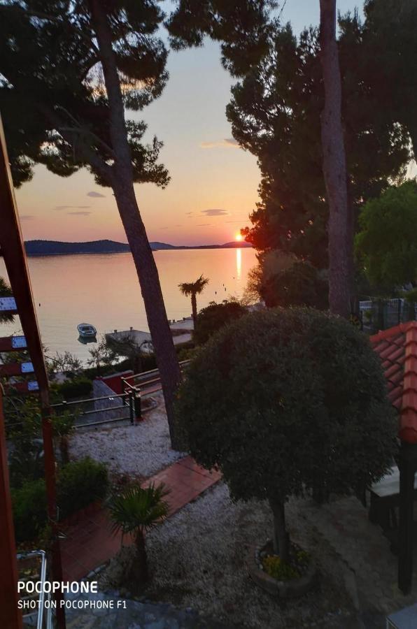 Apartment And Rooms Franka Zaboric Εξωτερικό φωτογραφία