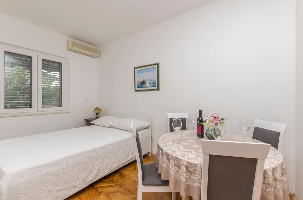 Apartment And Rooms Franka Zaboric Εξωτερικό φωτογραφία