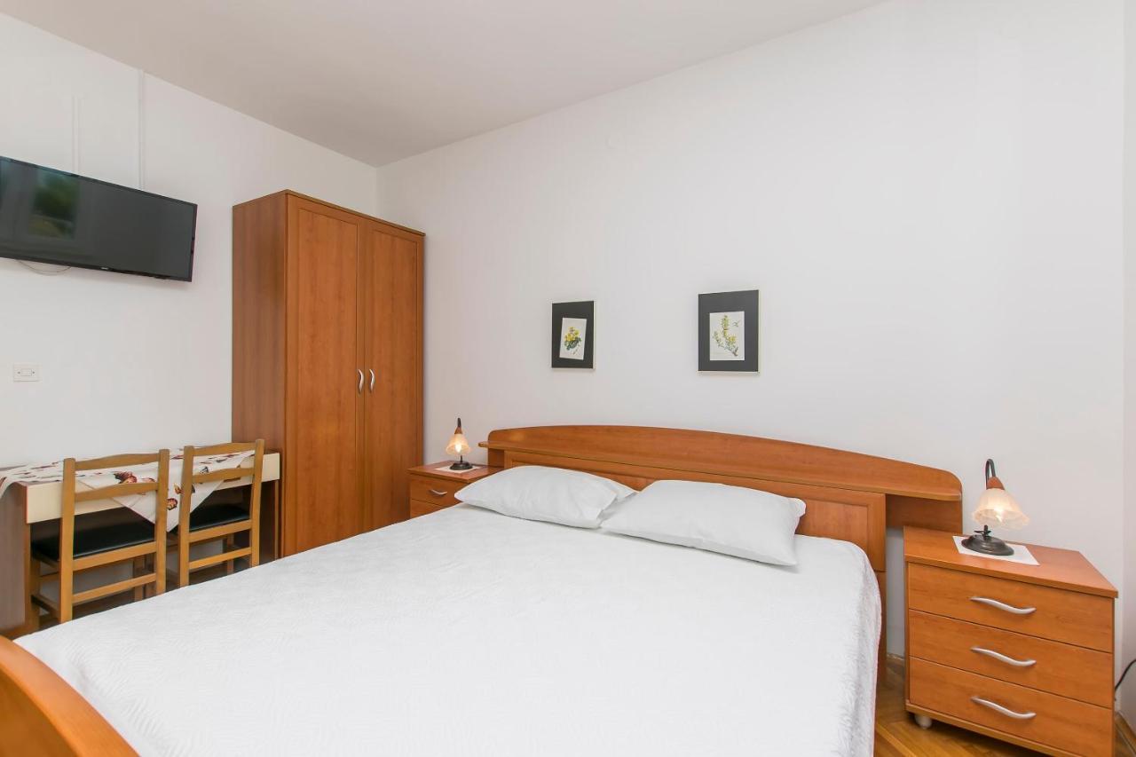 Apartment And Rooms Franka Zaboric Εξωτερικό φωτογραφία