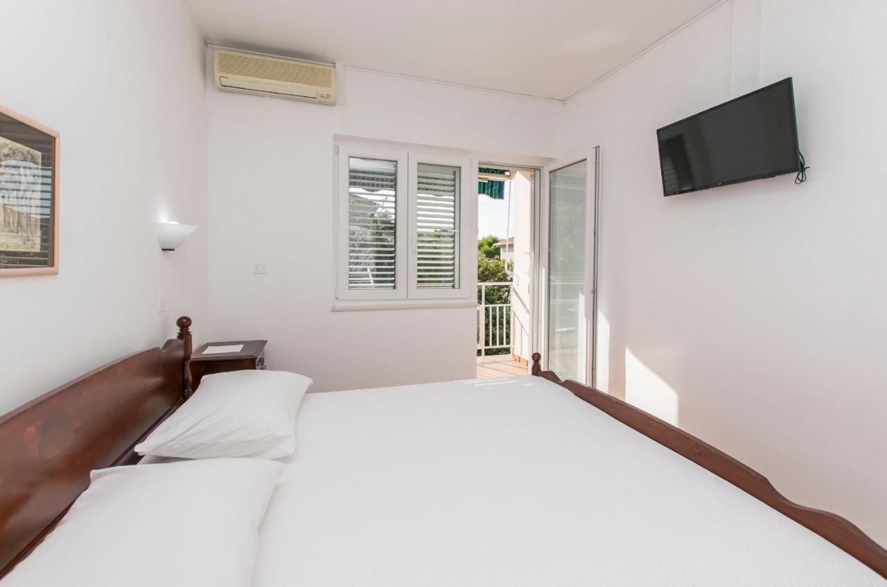Apartment And Rooms Franka Zaboric Εξωτερικό φωτογραφία