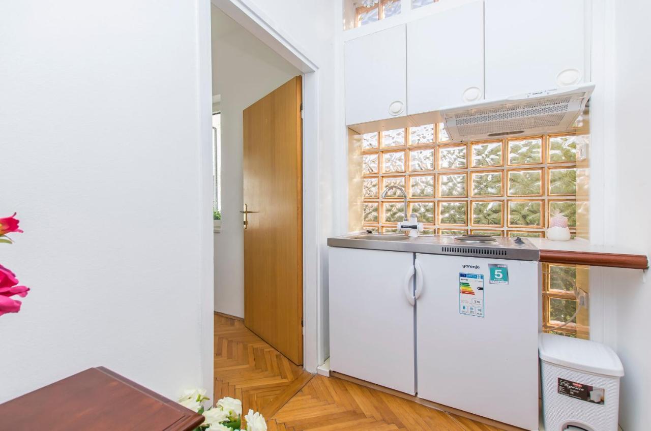 Apartment And Rooms Franka Zaboric Εξωτερικό φωτογραφία