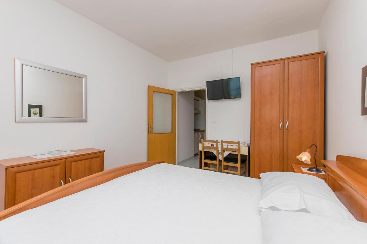 Apartment And Rooms Franka Zaboric Εξωτερικό φωτογραφία