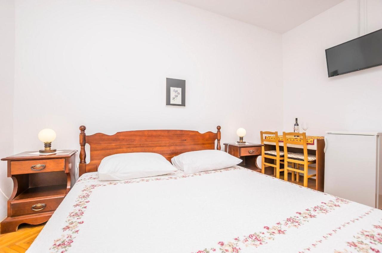 Apartment And Rooms Franka Zaboric Εξωτερικό φωτογραφία