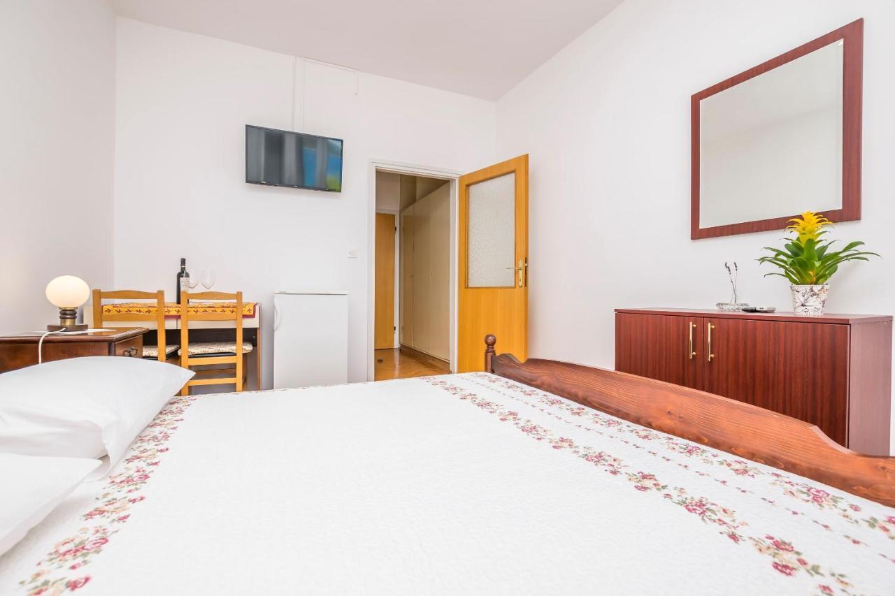 Apartment And Rooms Franka Zaboric Εξωτερικό φωτογραφία