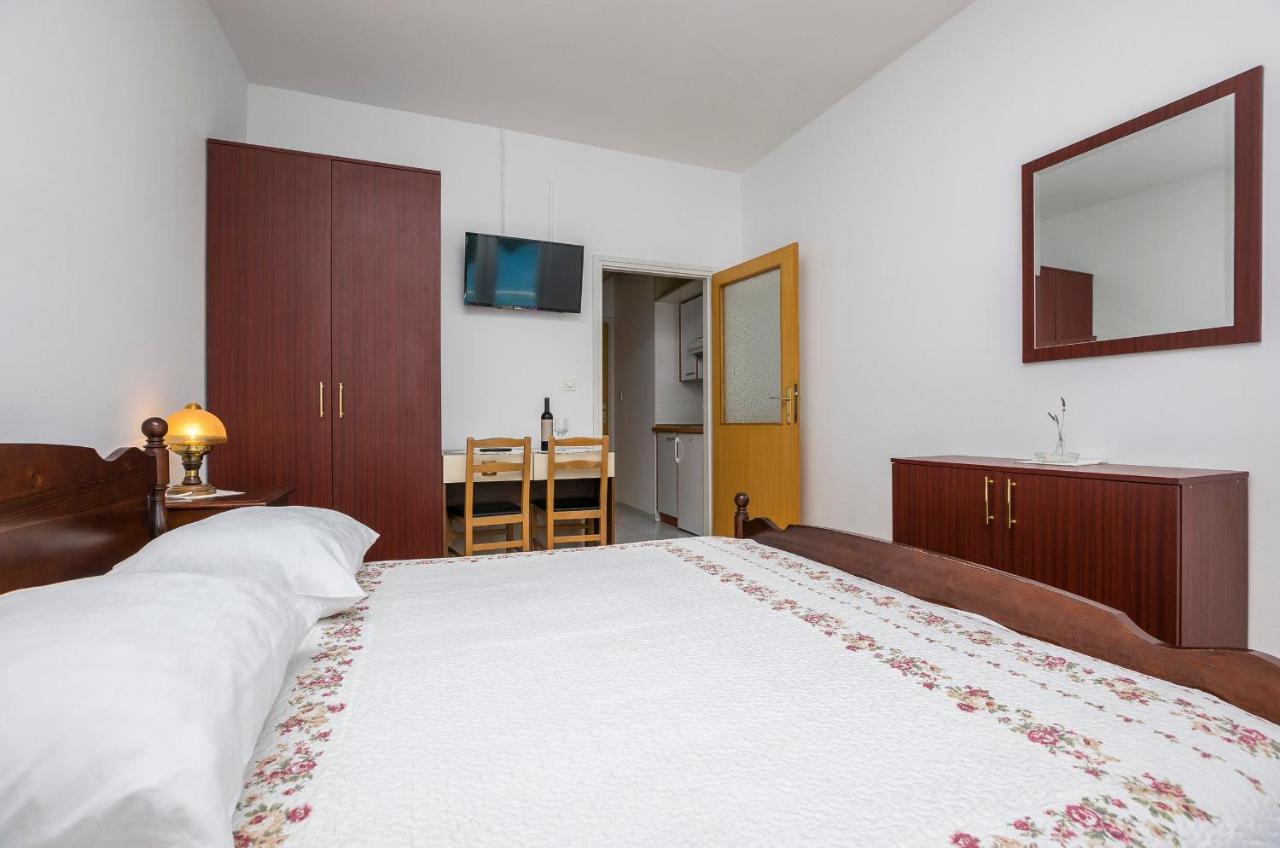 Apartment And Rooms Franka Zaboric Εξωτερικό φωτογραφία