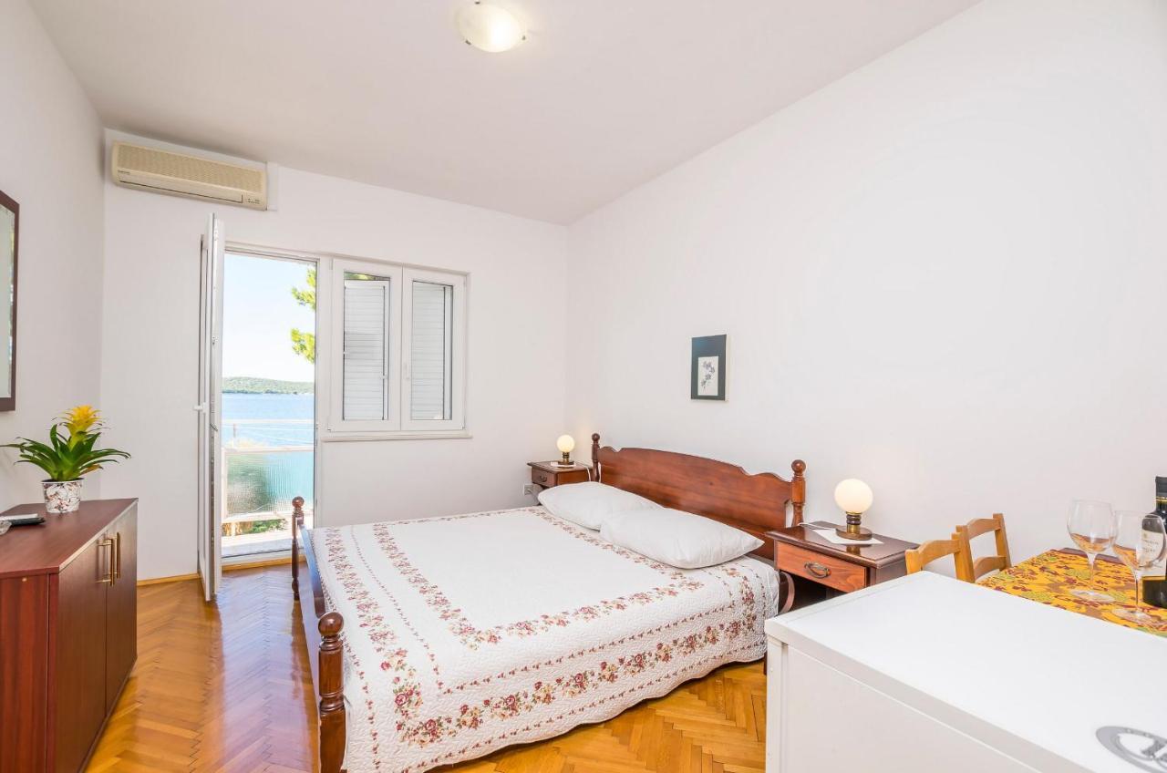 Apartment And Rooms Franka Zaboric Εξωτερικό φωτογραφία